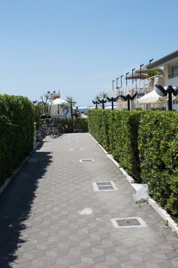 Hotel Delfino Marina Di Carrara Exterior foto