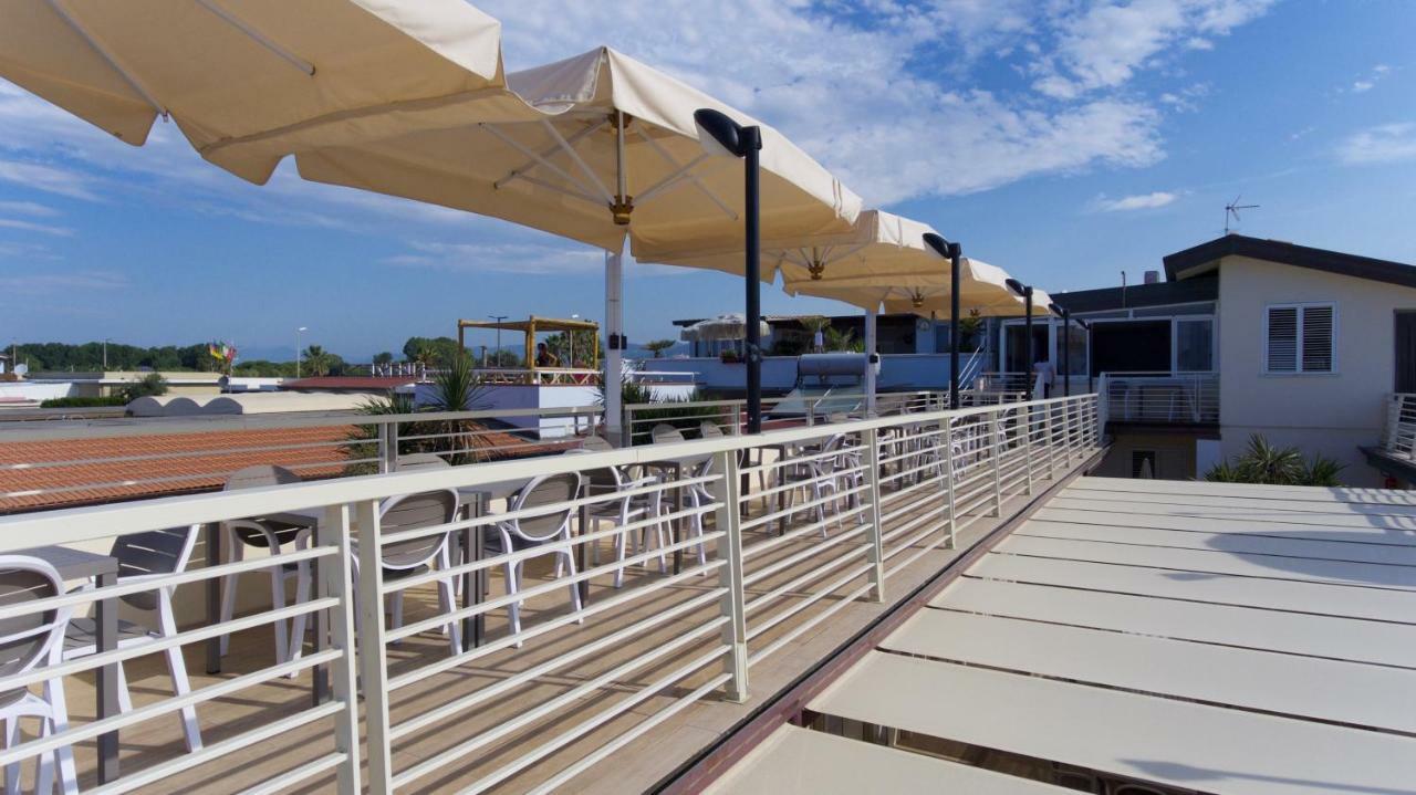 Hotel Delfino Marina Di Carrara Exterior foto
